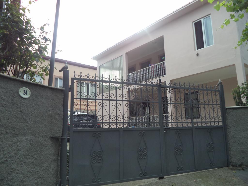 Maiko'S House Hotel Batumi Exterior photo